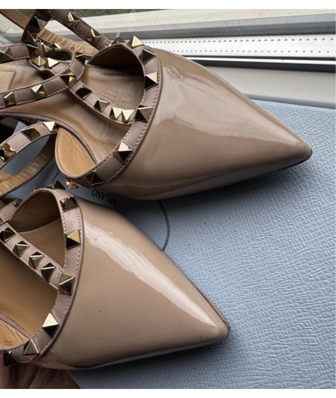 VALENTINO Коричневые босоножки из лакированной кожи, фото 8