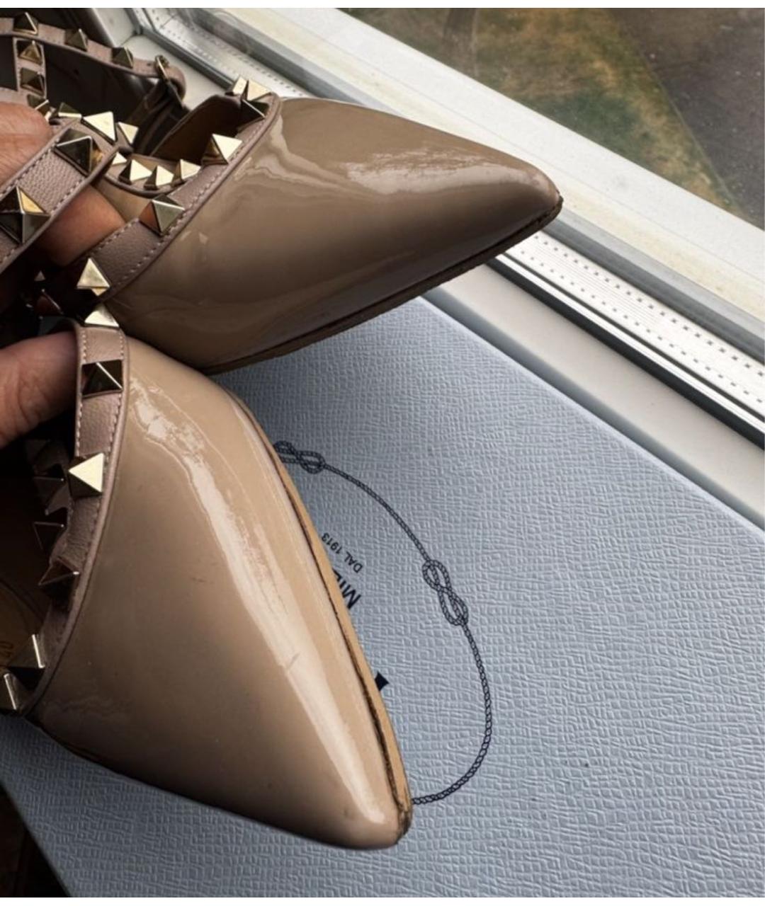 VALENTINO Коричневые босоножки из лакированной кожи, фото 5