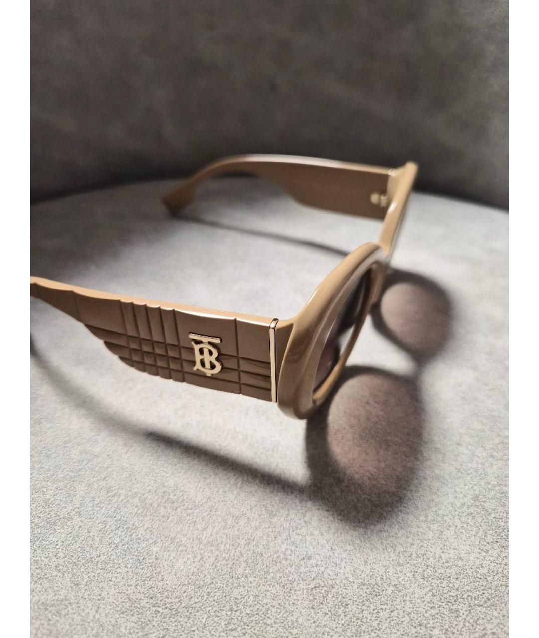 BURBERRY Бежевые пластиковые солнцезащитные очки, фото 2