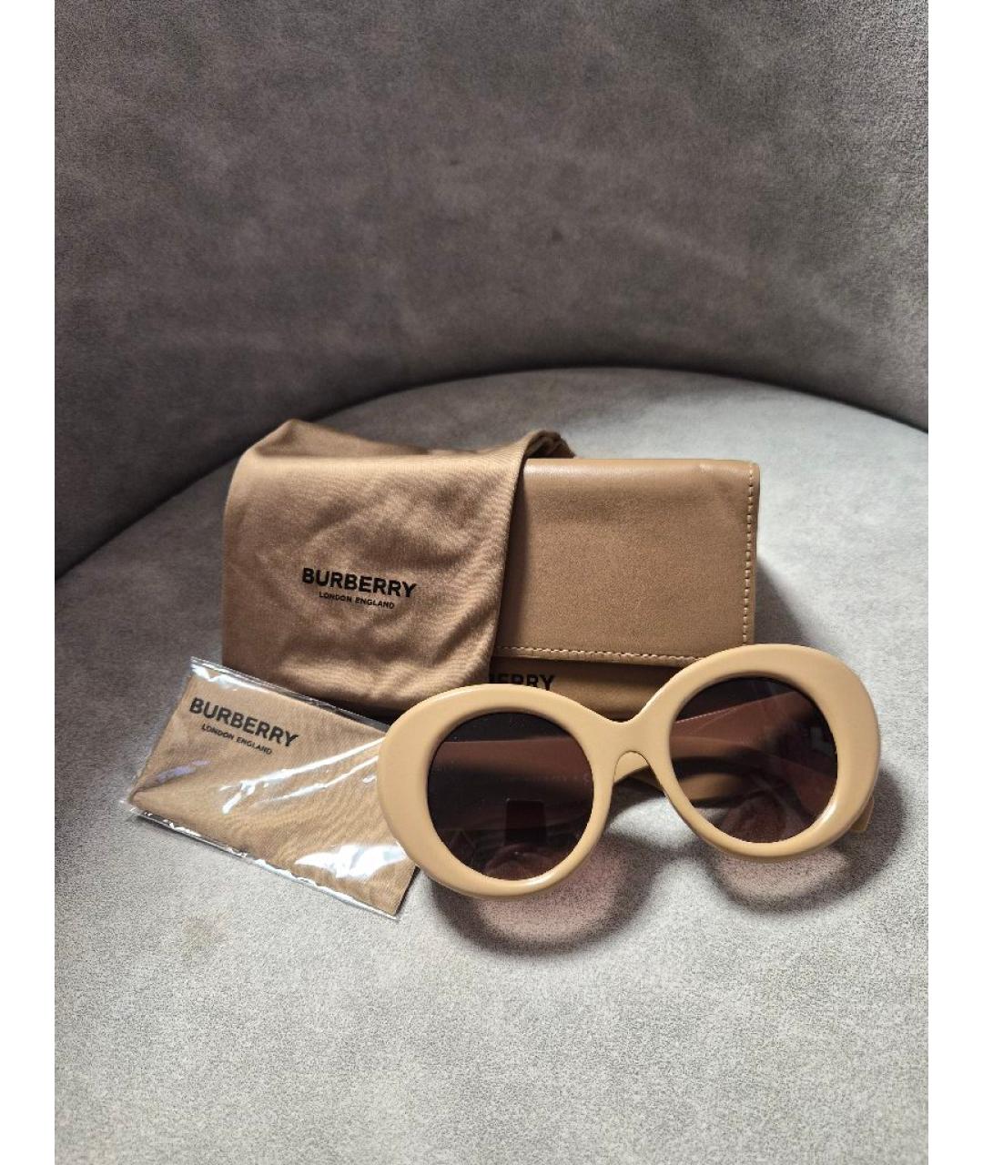BURBERRY Бежевые пластиковые солнцезащитные очки, фото 4