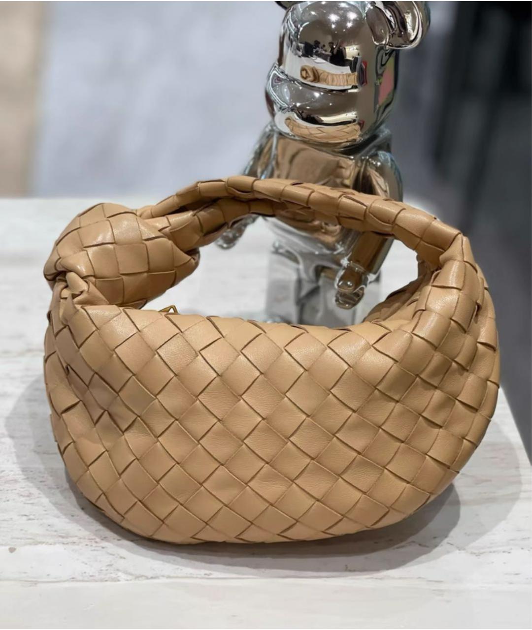BOTTEGA VENETA Бежевая кожаная сумка с короткими ручками, фото 6