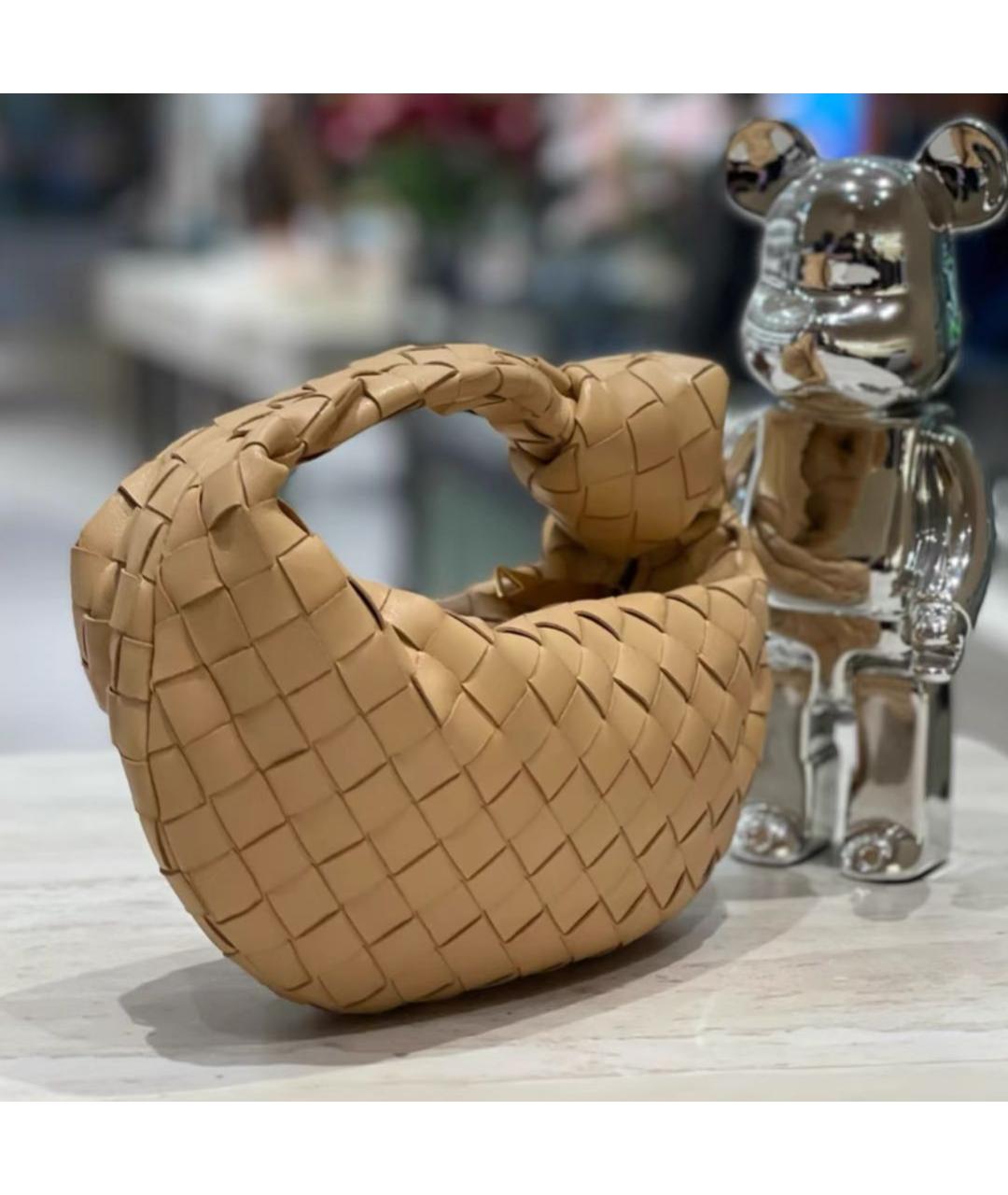 BOTTEGA VENETA Бежевая кожаная сумка с короткими ручками, фото 5