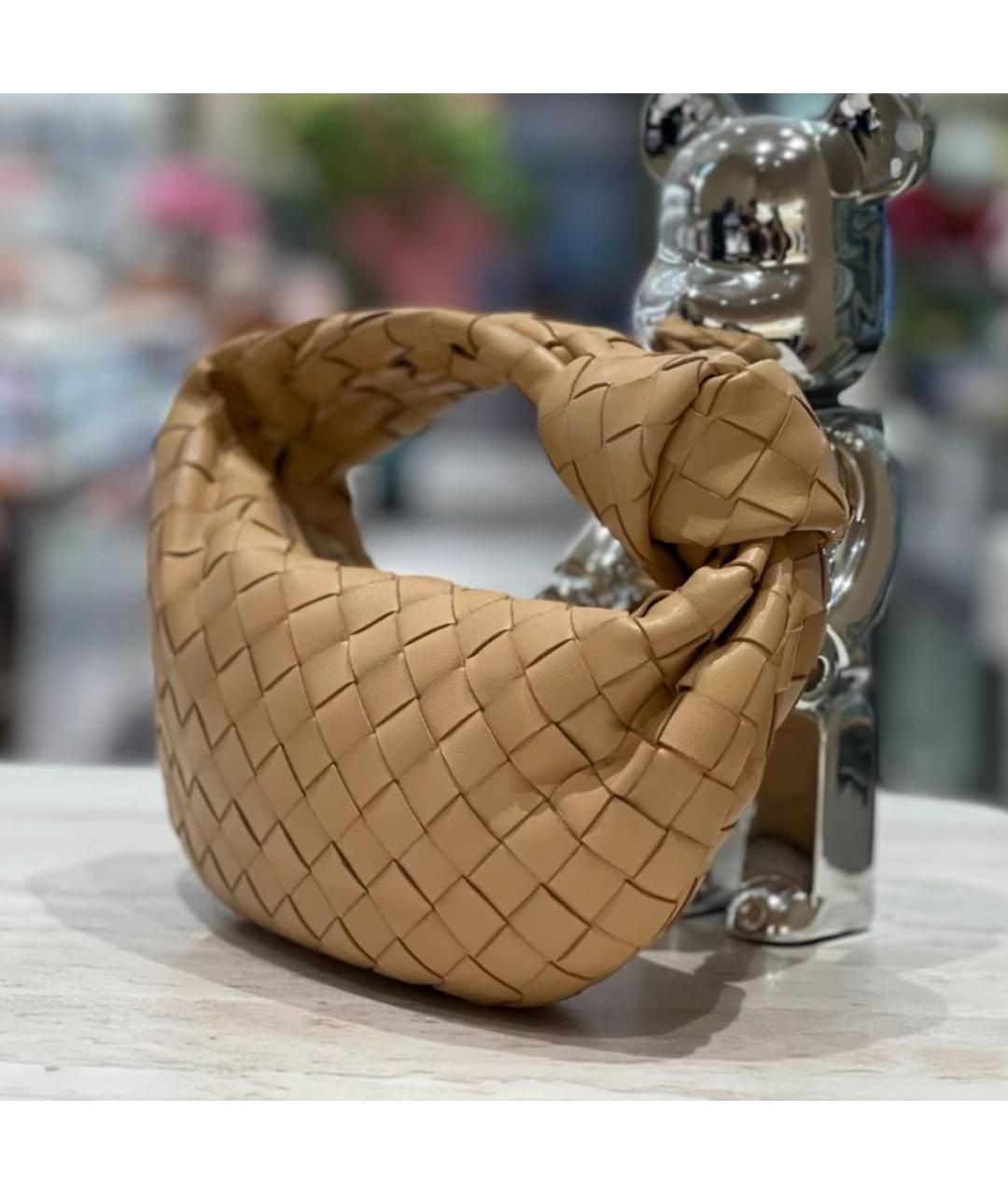 BOTTEGA VENETA Бежевая кожаная сумка с короткими ручками, фото 2