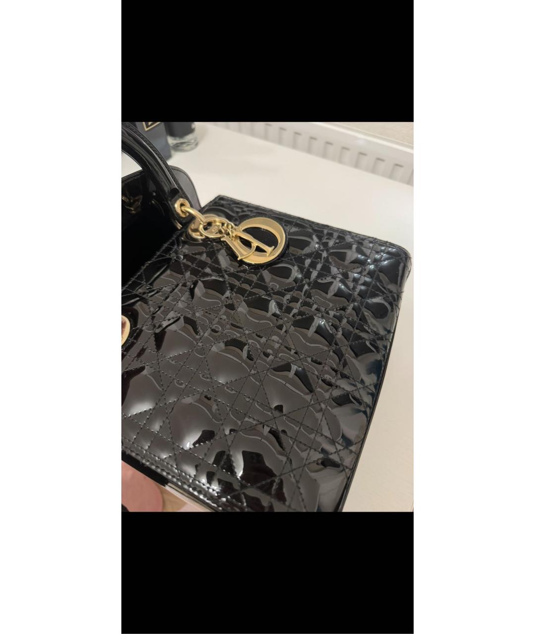 CHRISTIAN DIOR Черная сумка с короткими ручками из лакированной кожи, фото 2
