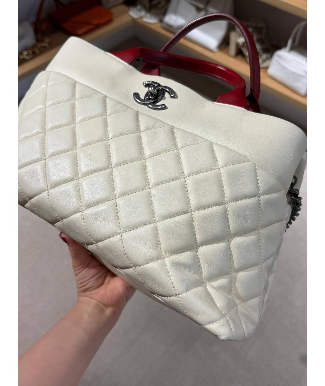 CHANEL Белая кожаная сумка через плечо, фото 4