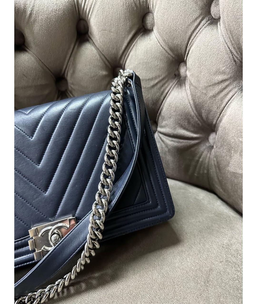 CHANEL Темно-синяя кожаная сумка через плечо, фото 3