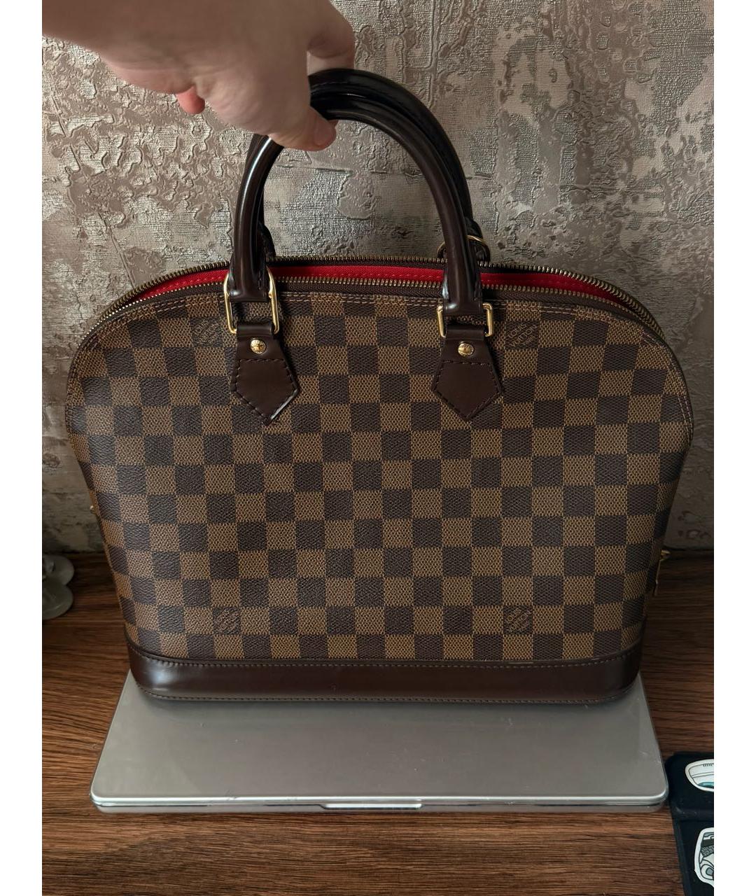 LOUIS VUITTON Коричневая кожаная сумка с короткими ручками, фото 5
