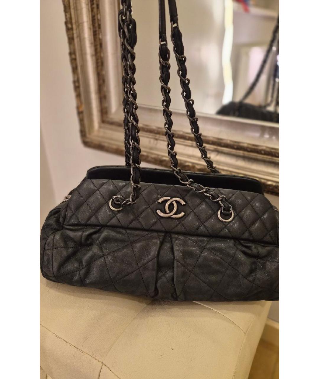 CHANEL Черная кожаная сумка с короткими ручками, фото 2