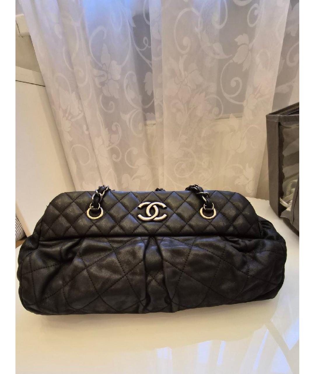 CHANEL Черная кожаная сумка с короткими ручками, фото 5