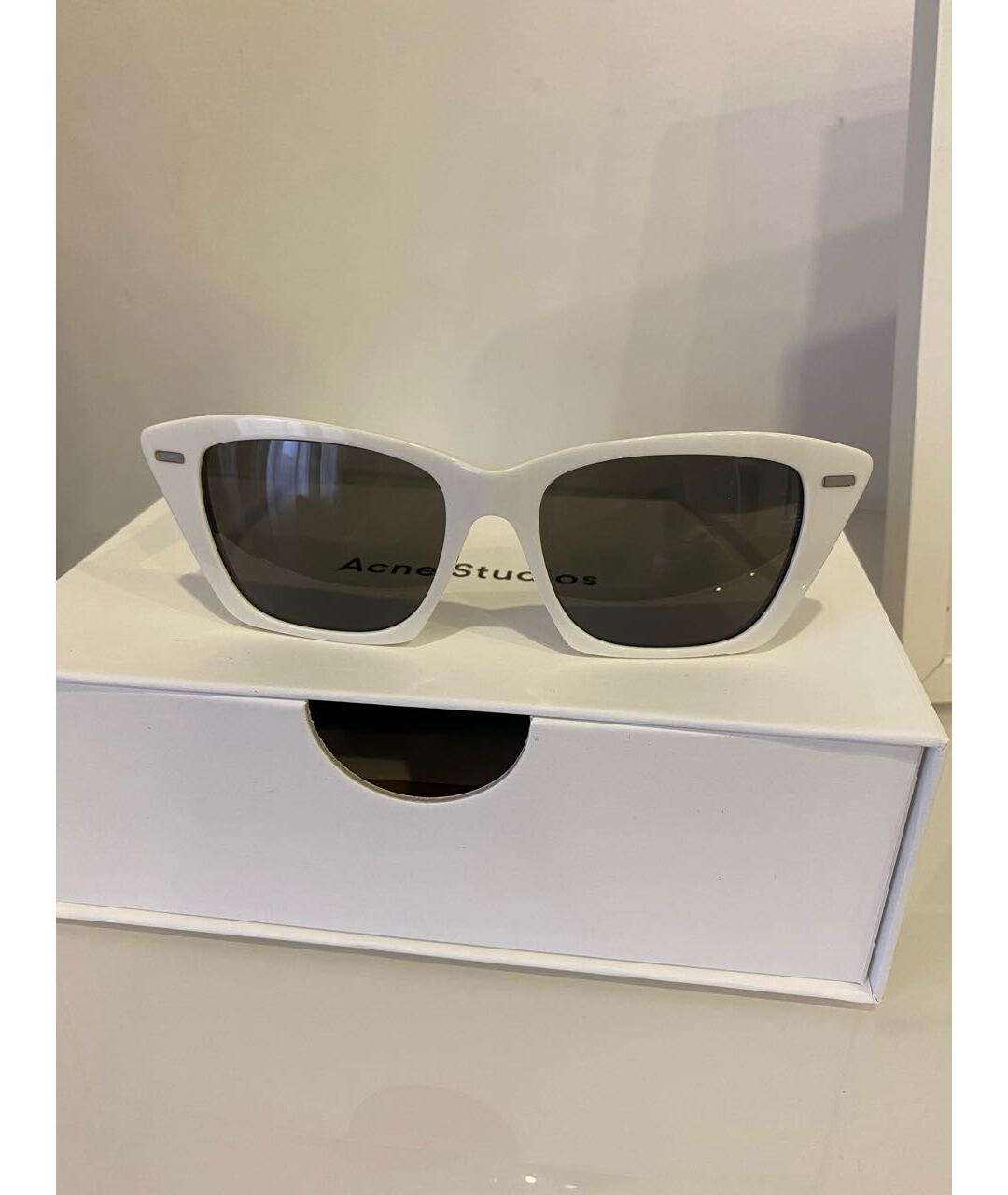 ACNE STUDIOS Белые пластиковые солнцезащитные очки, фото 4