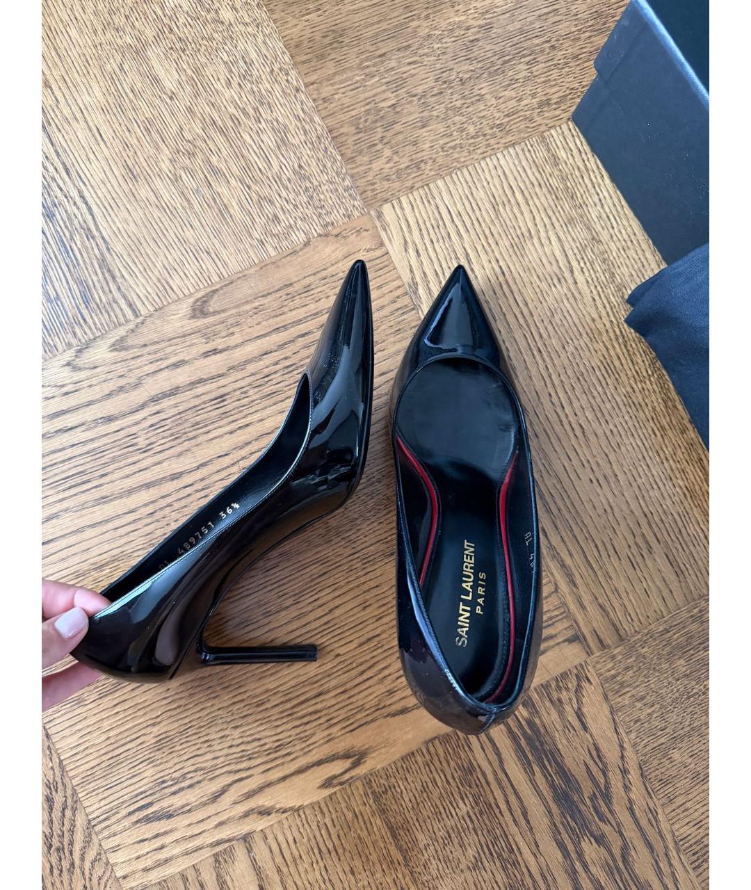 SAINT LAURENT Черные лодочки на низком каблуке из лакированной кожи, фото 8