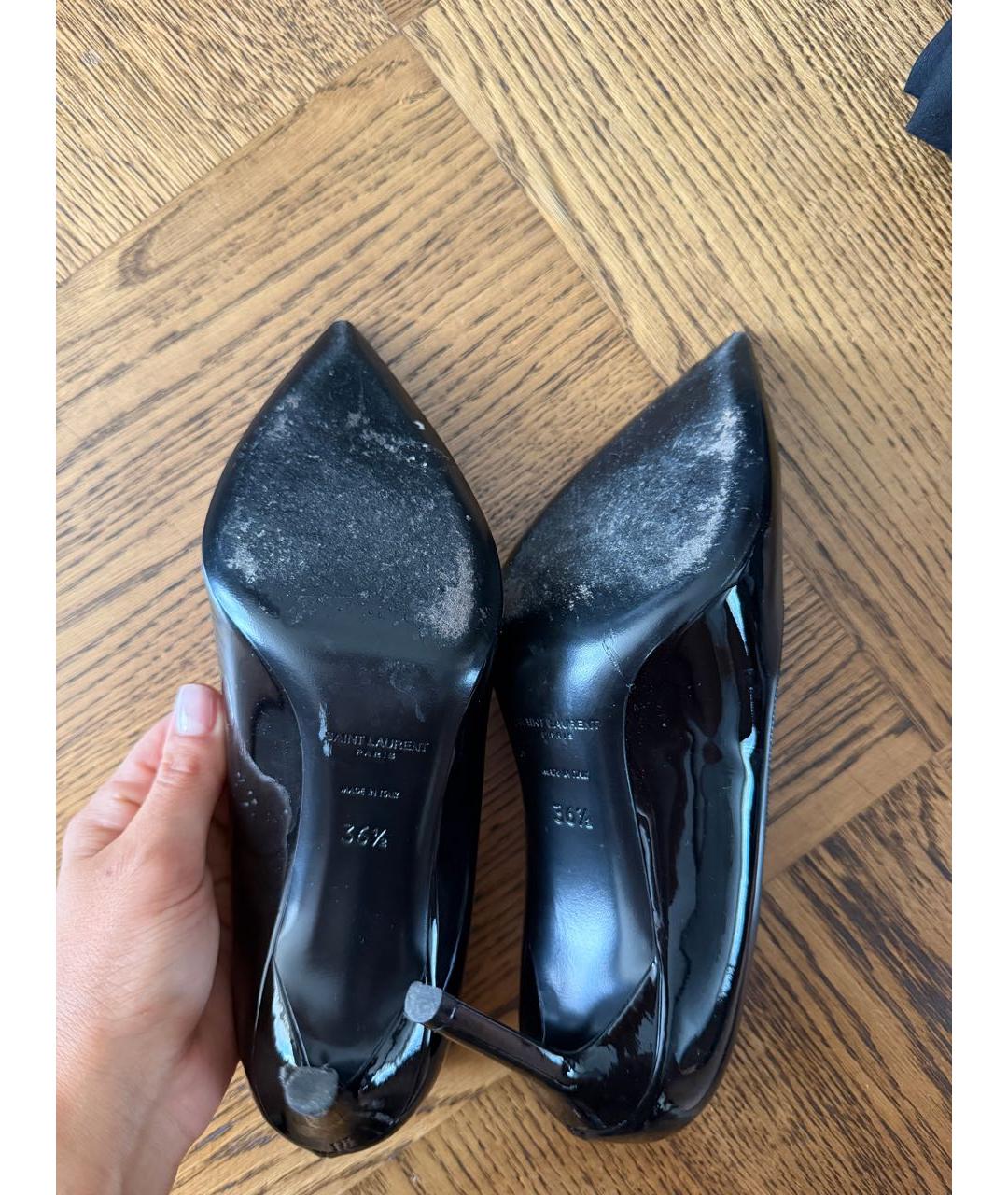 SAINT LAURENT Черные лодочки на низком каблуке из лакированной кожи, фото 4