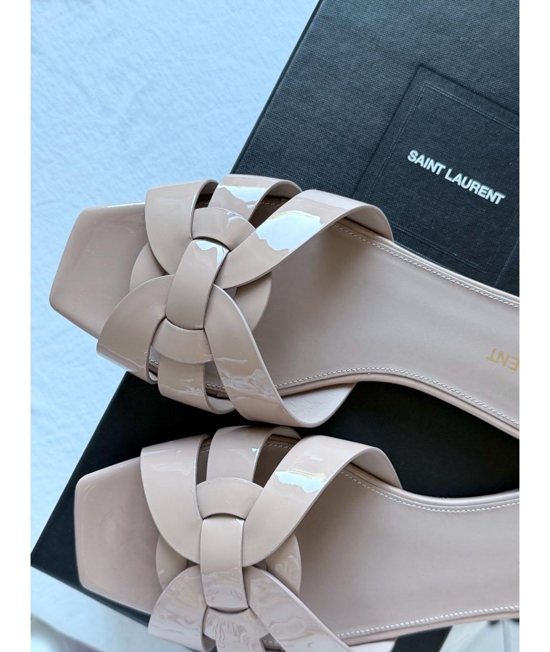 SAINT LAURENT Бежевые шлепанцы из лакированной кожи, фото 5