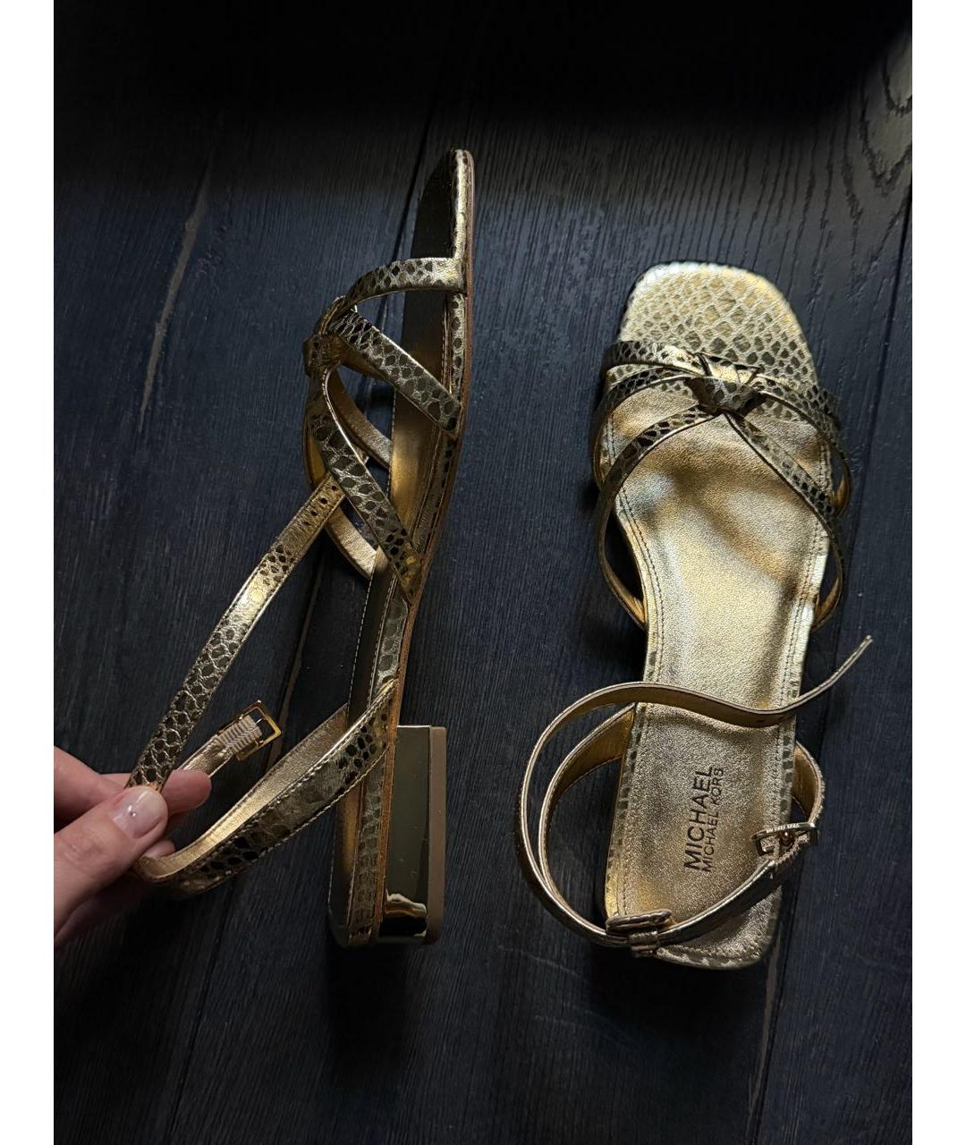 MICHAEL KORS Золотые кожаные босоножки, фото 7