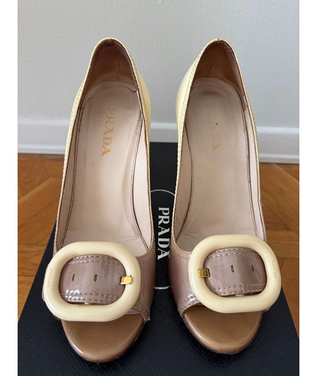 PRADA Бежевые туфли из лакированной кожи, фото 2