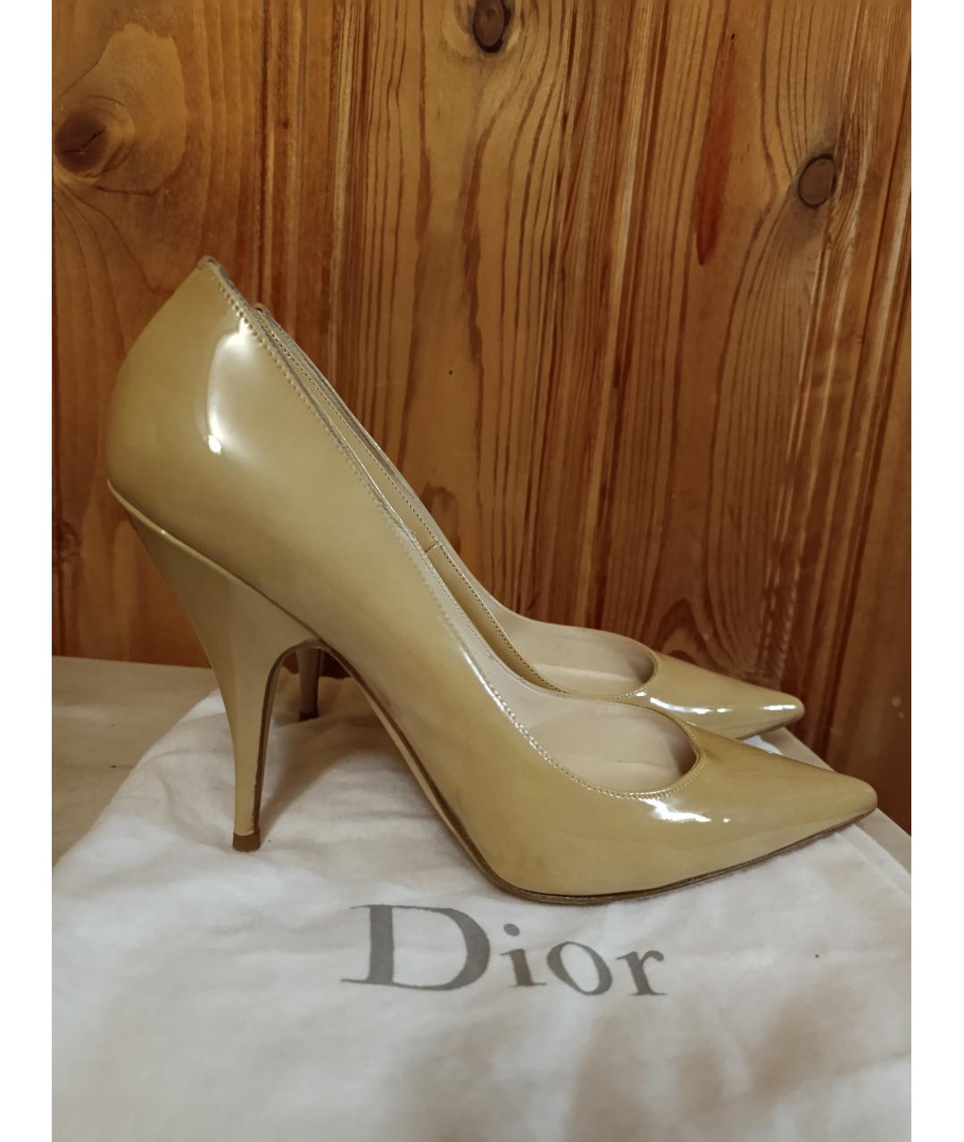 CHRISTIAN DIOR Бежевые туфли из лакированной кожи, фото 6