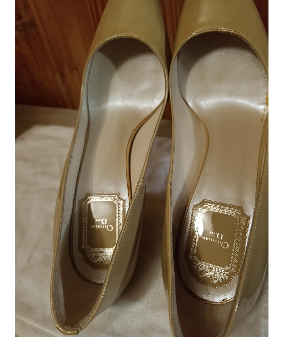 CHRISTIAN DIOR Бежевые туфли из лакированной кожи, фото 4