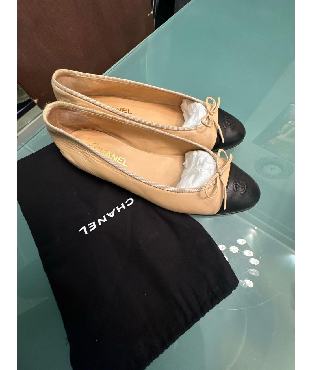 CHANEL Бежевые кожаные лодочки на низком каблуке, фото 4
