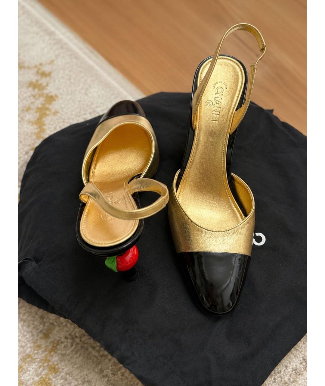 CHANEL Золотые кожаные туфли, фото 3