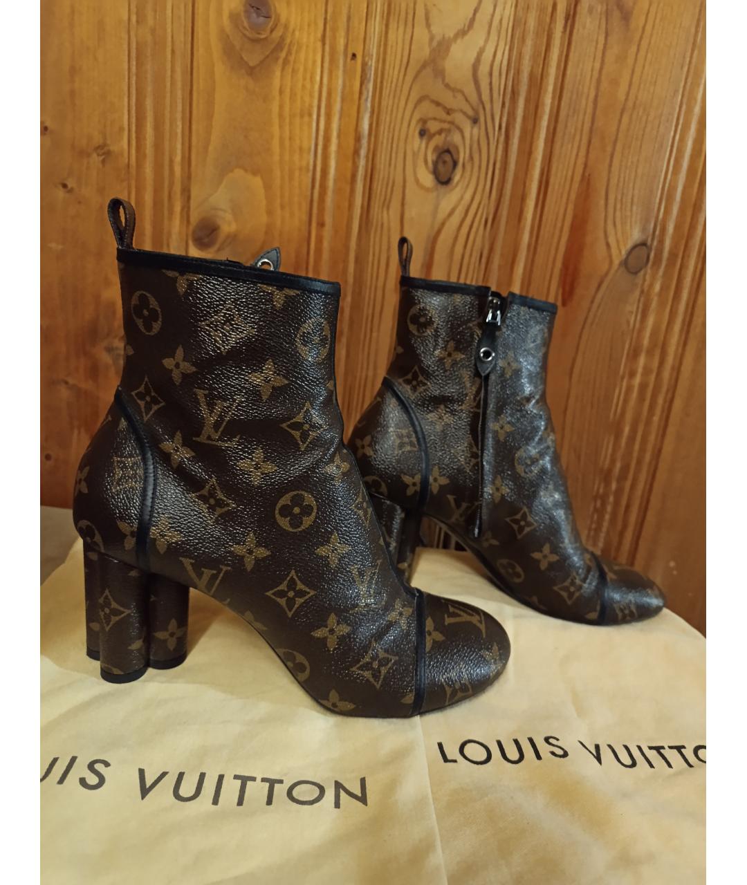LOUIS VUITTON Коричневые ботильоны, фото 6