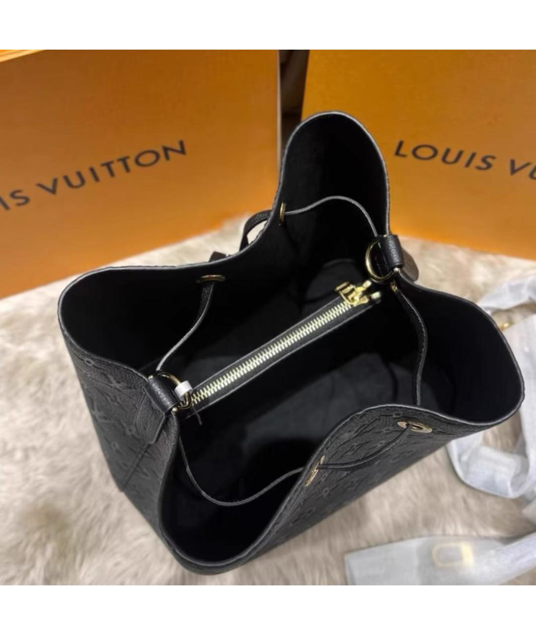 LOUIS VUITTON Черная кожаная сумка через плечо, фото 5