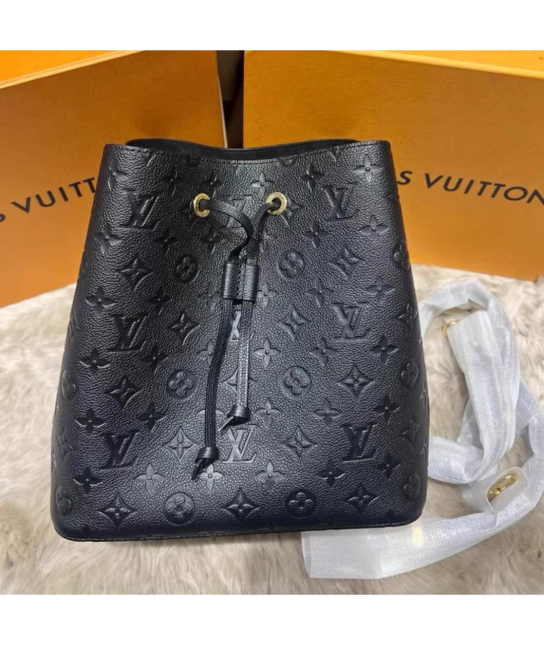 LOUIS VUITTON Черная кожаная сумка через плечо, фото 2