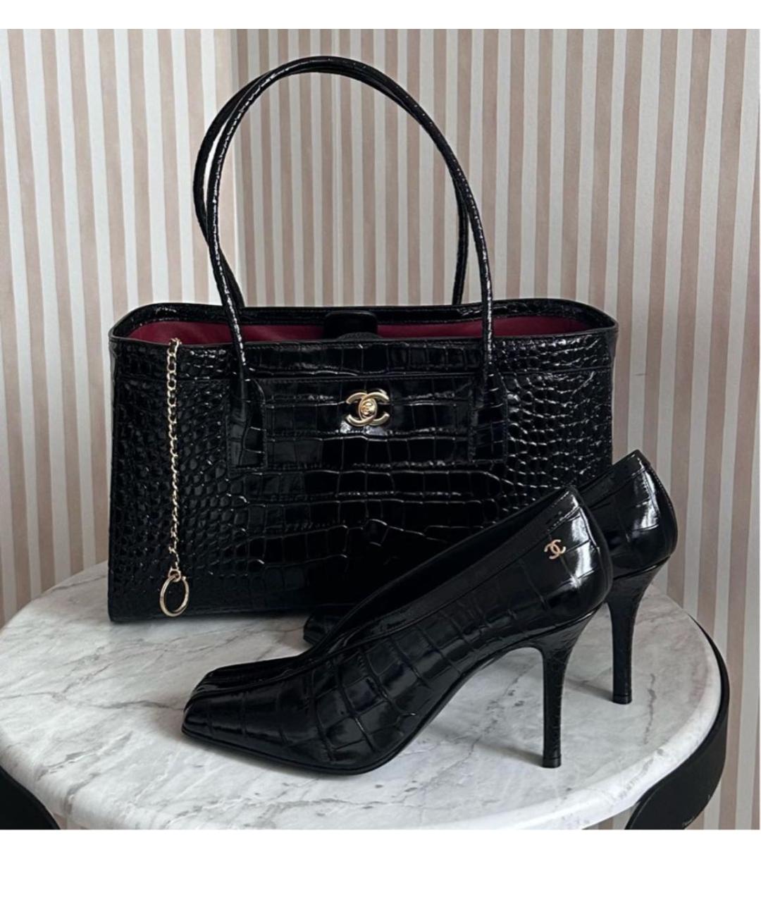CHANEL Черная сумка тоут из лакированной кожи, фото 2