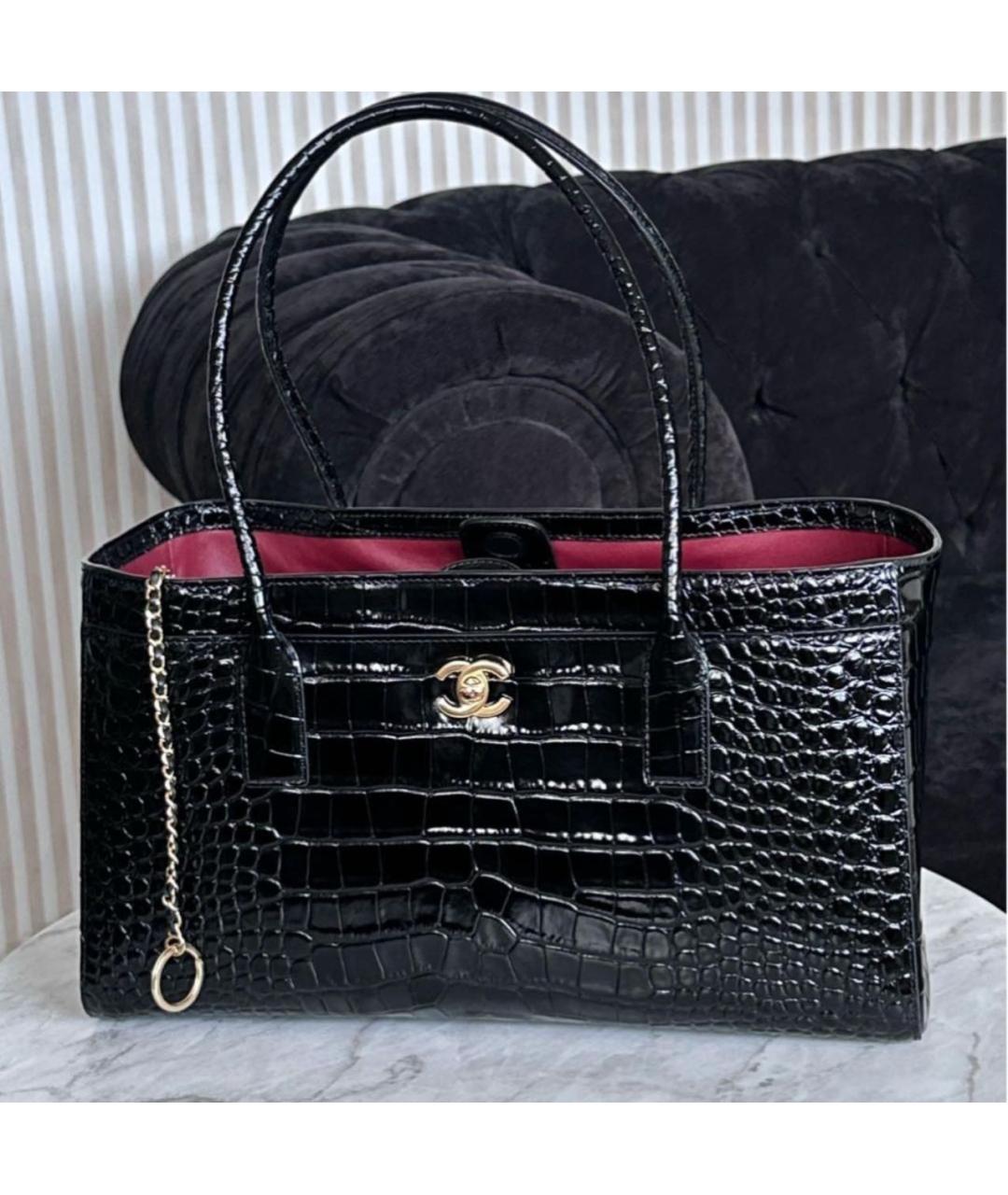 CHANEL Черная сумка тоут из лакированной кожи, фото 4