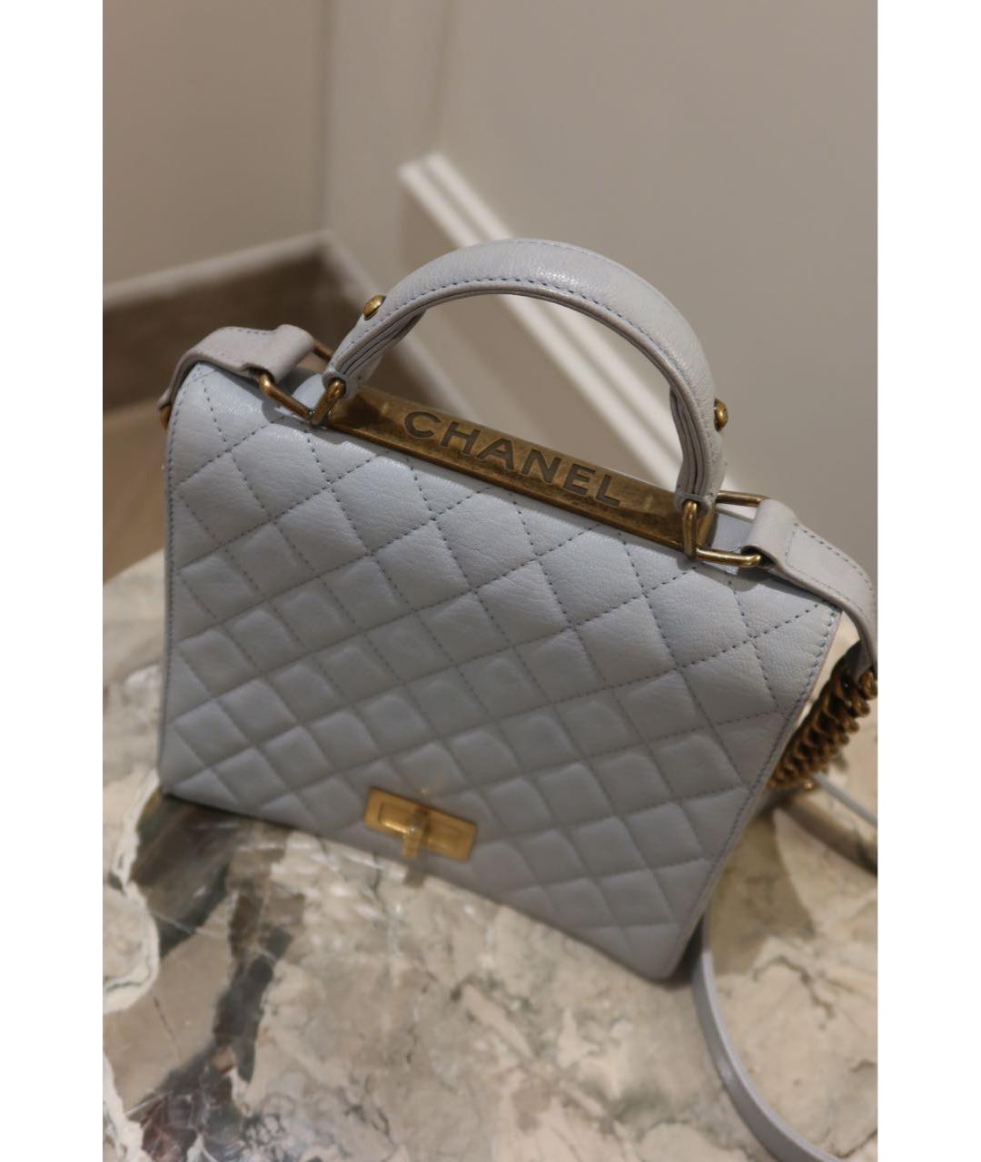 CHANEL Голубая кожаная сумка с короткими ручками, фото 3