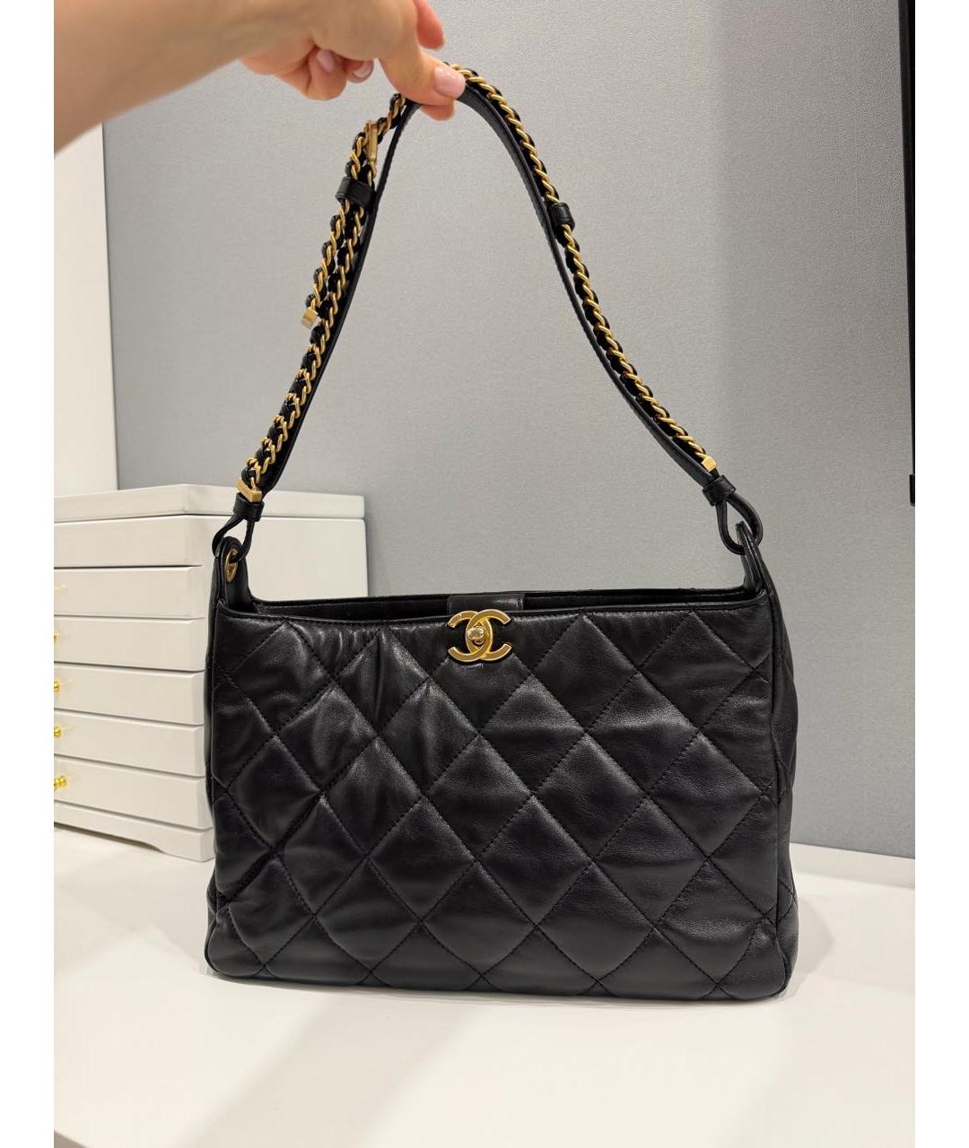 CHANEL Черная кожаная сумка с короткими ручками, фото 4