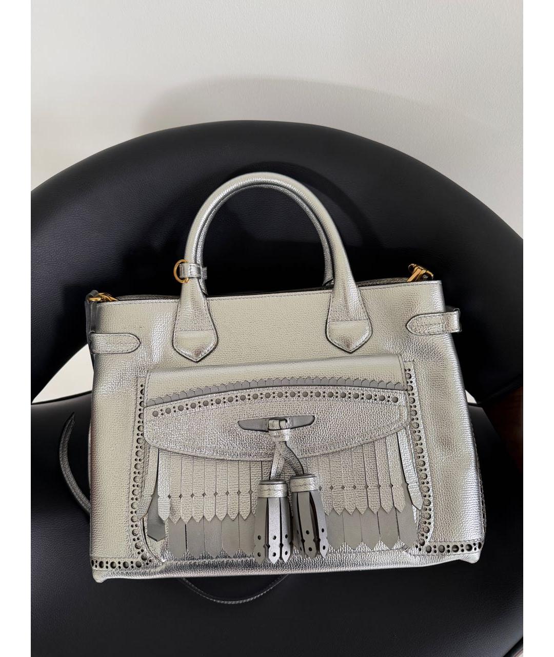 BURBERRY Серебряная кожаная сумка с короткими ручками, фото 3