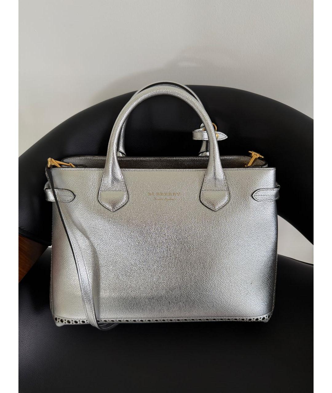 BURBERRY Серебряная кожаная сумка с короткими ручками, фото 6