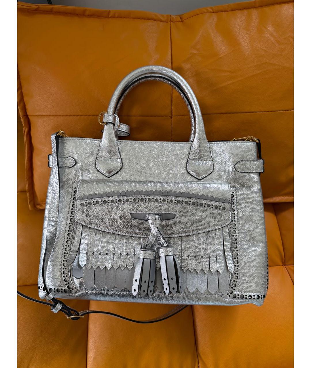 BURBERRY Серебряная кожаная сумка с короткими ручками, фото 4