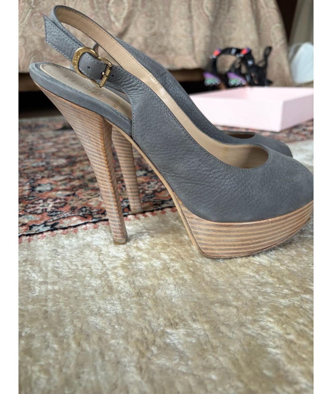 FENDI Серые кожаные босоножки, фото 6