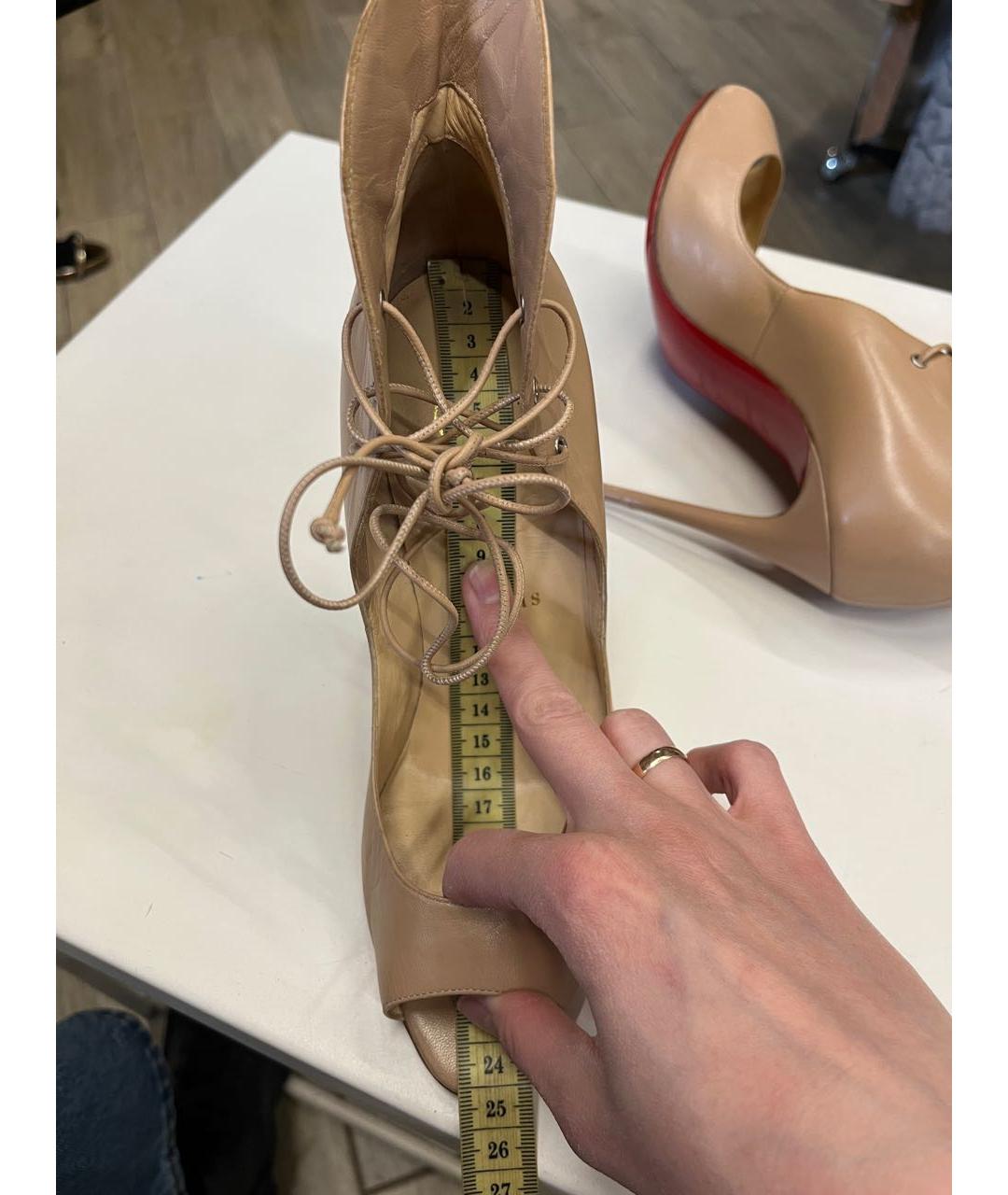CHRISTIAN LOUBOUTIN Бежевые туфли из лакированной кожи, фото 2