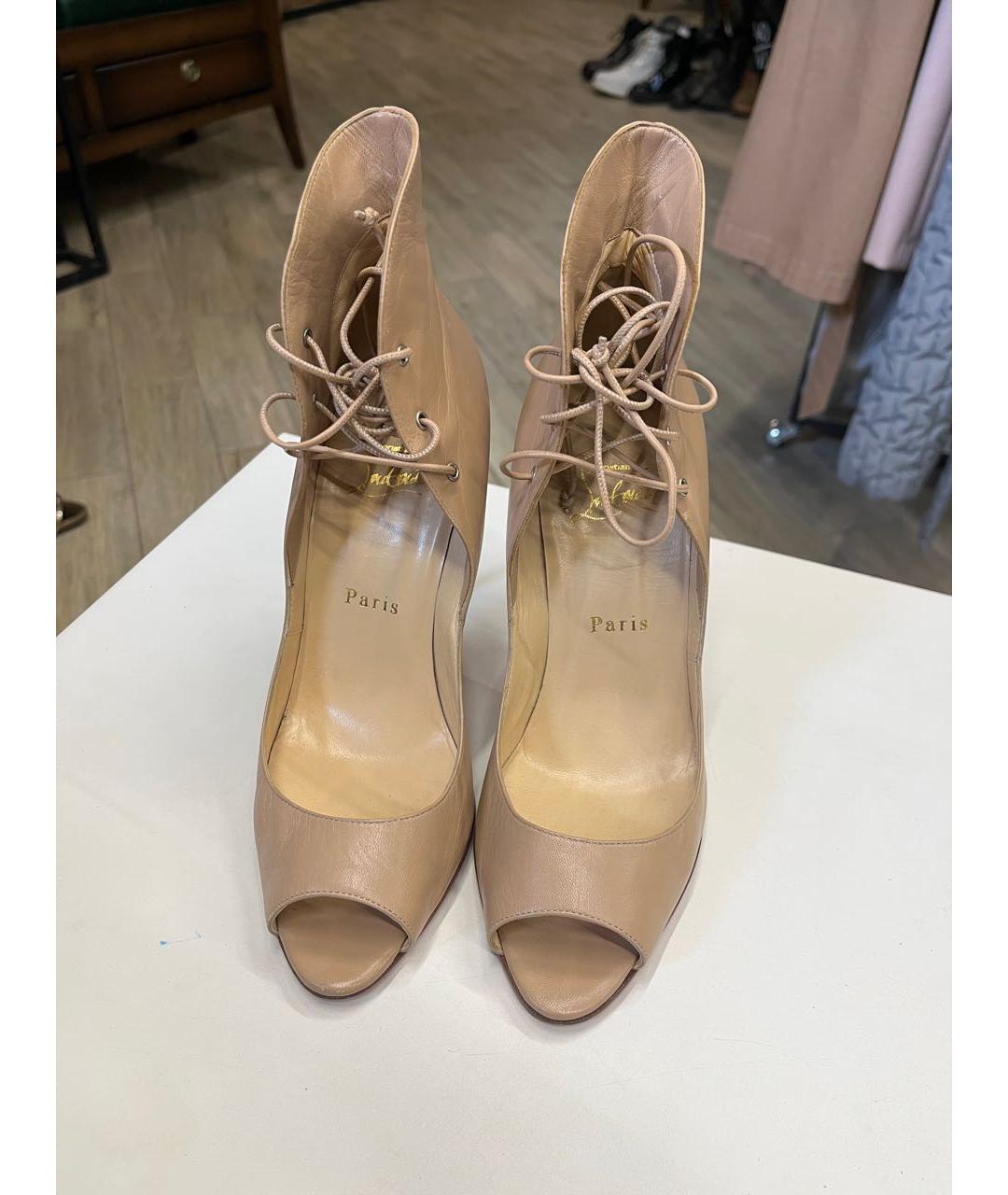 CHRISTIAN LOUBOUTIN Бежевые туфли из лакированной кожи, фото 7