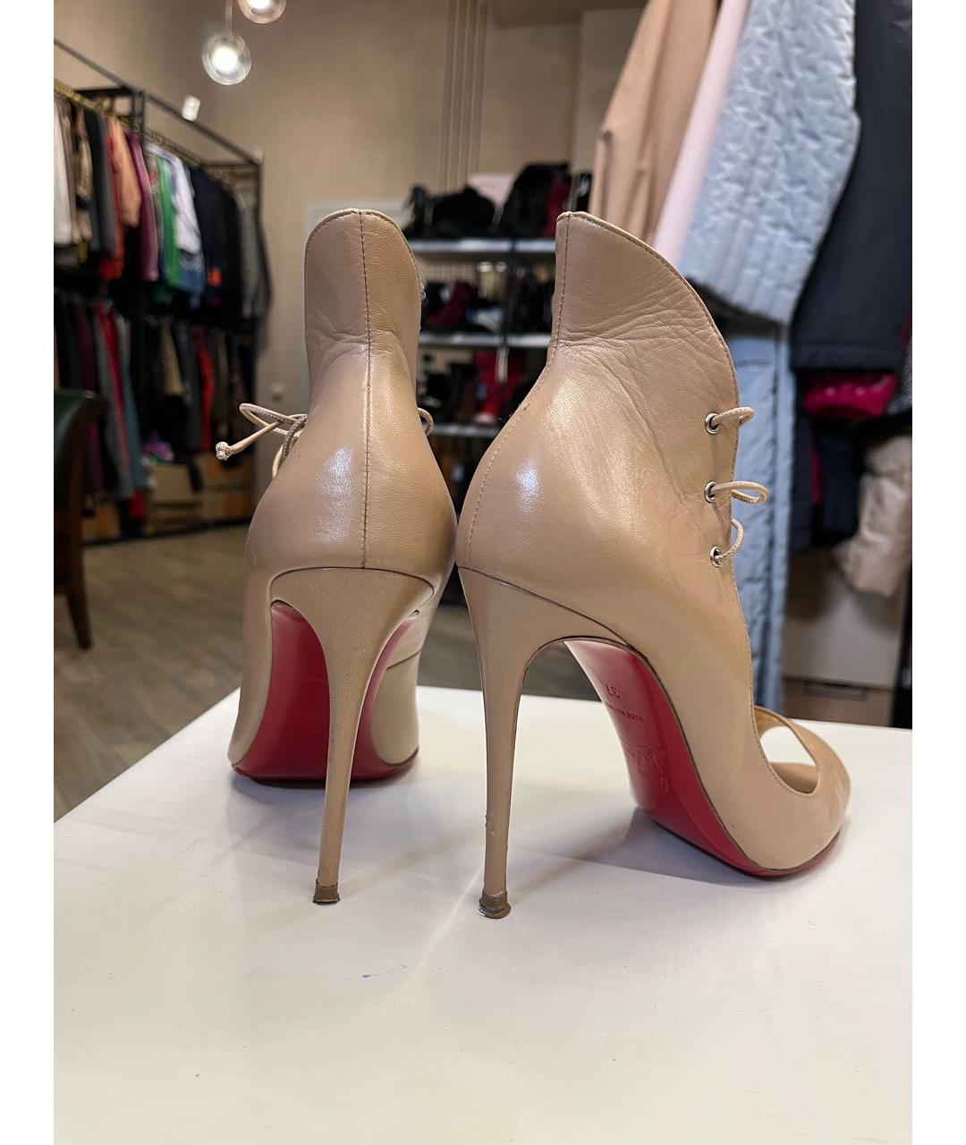 CHRISTIAN LOUBOUTIN Бежевые туфли из лакированной кожи, фото 5