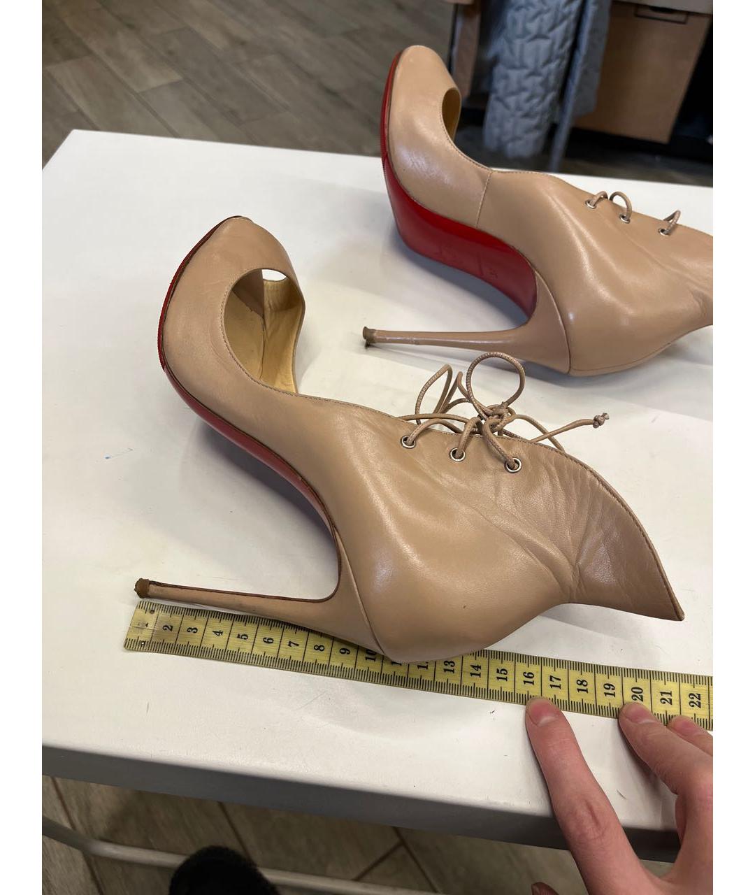 CHRISTIAN LOUBOUTIN Бежевые туфли из лакированной кожи, фото 3