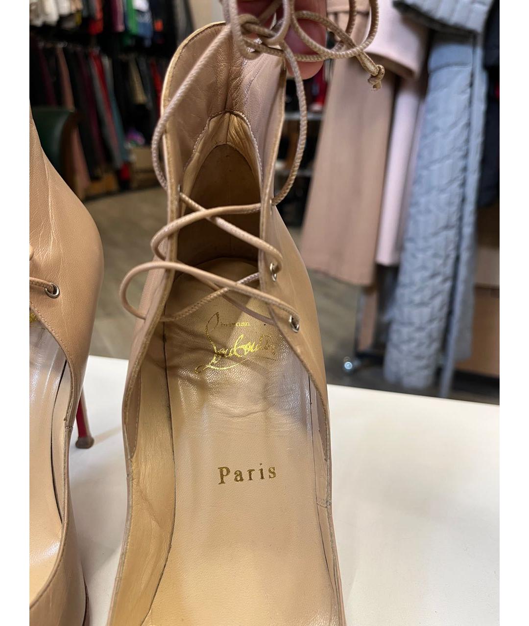 CHRISTIAN LOUBOUTIN Бежевые туфли из лакированной кожи, фото 6