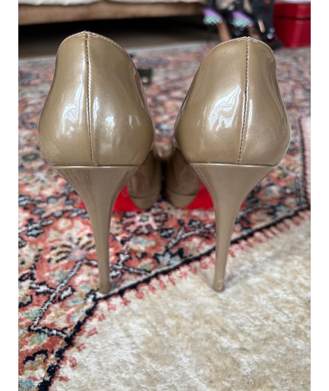 CHRISTIAN LOUBOUTIN Серые туфли из лакированной кожи, фото 4