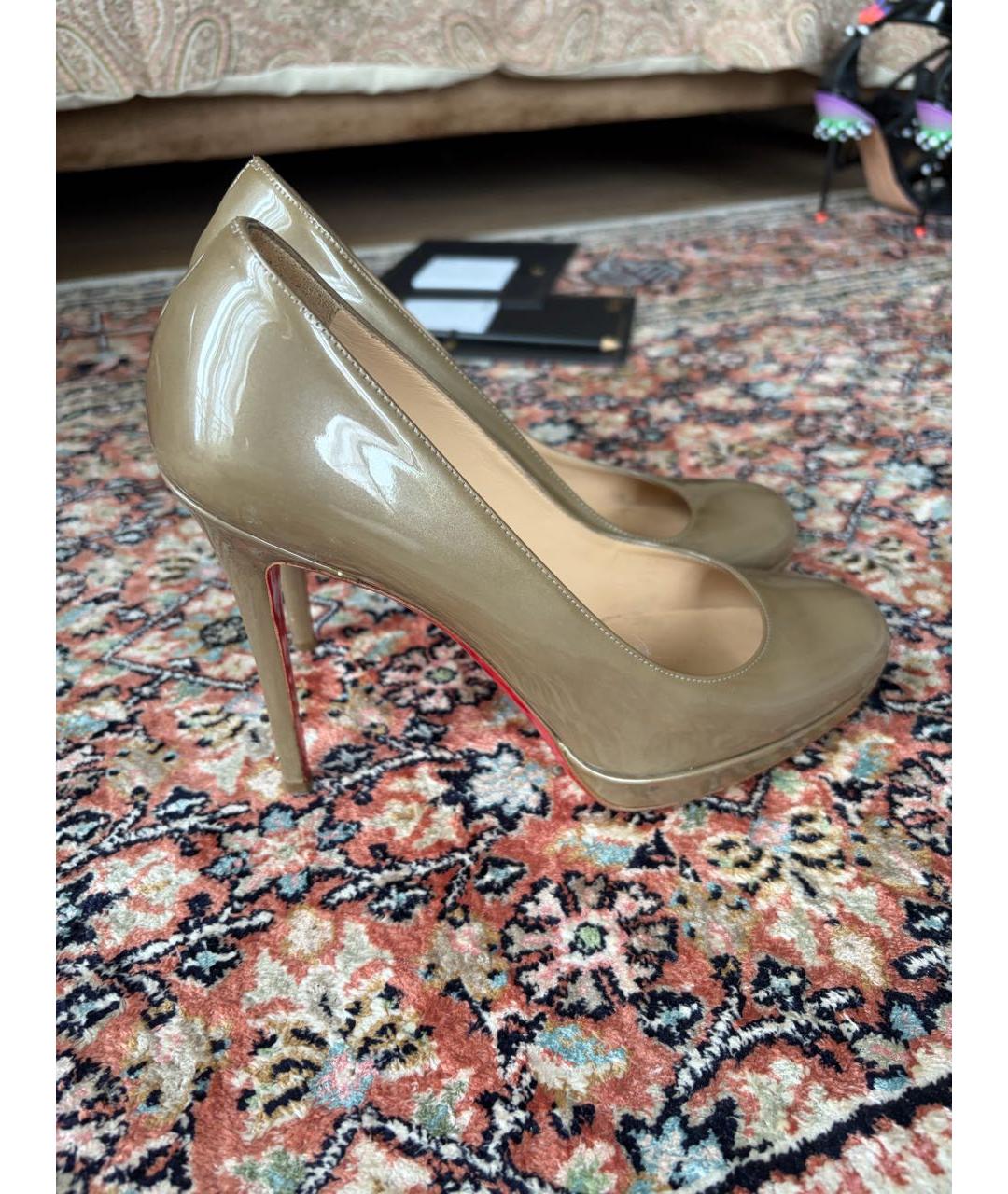 CHRISTIAN LOUBOUTIN Серые туфли из лакированной кожи, фото 6