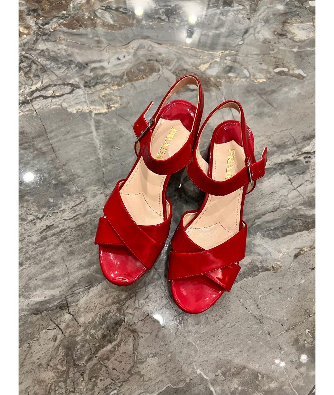 PRADA Красные босоножки из лакированной кожи, фото 4