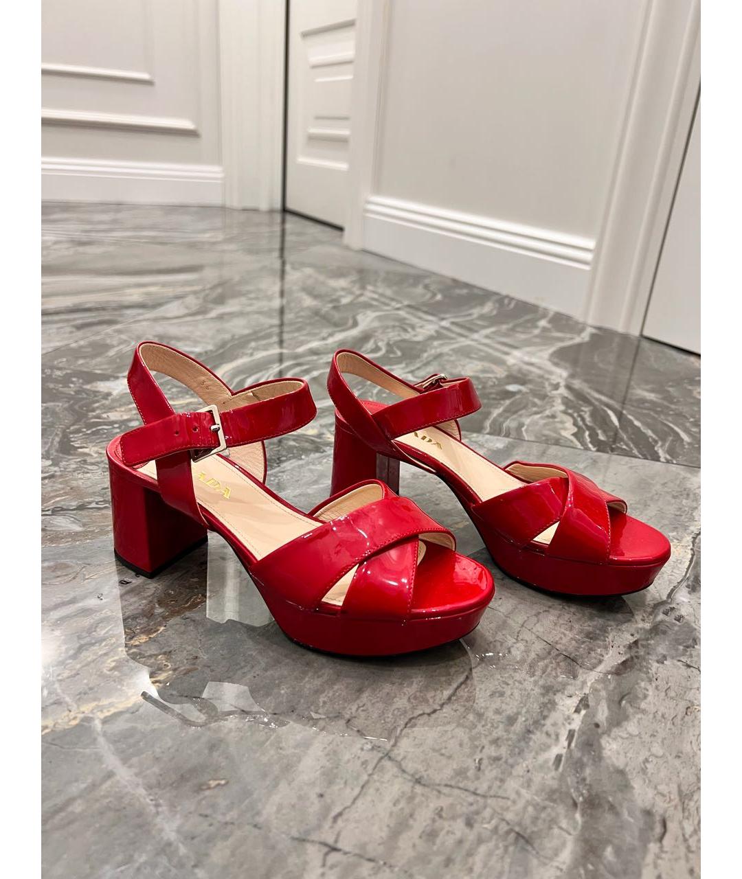 PRADA Красные босоножки из лакированной кожи, фото 3