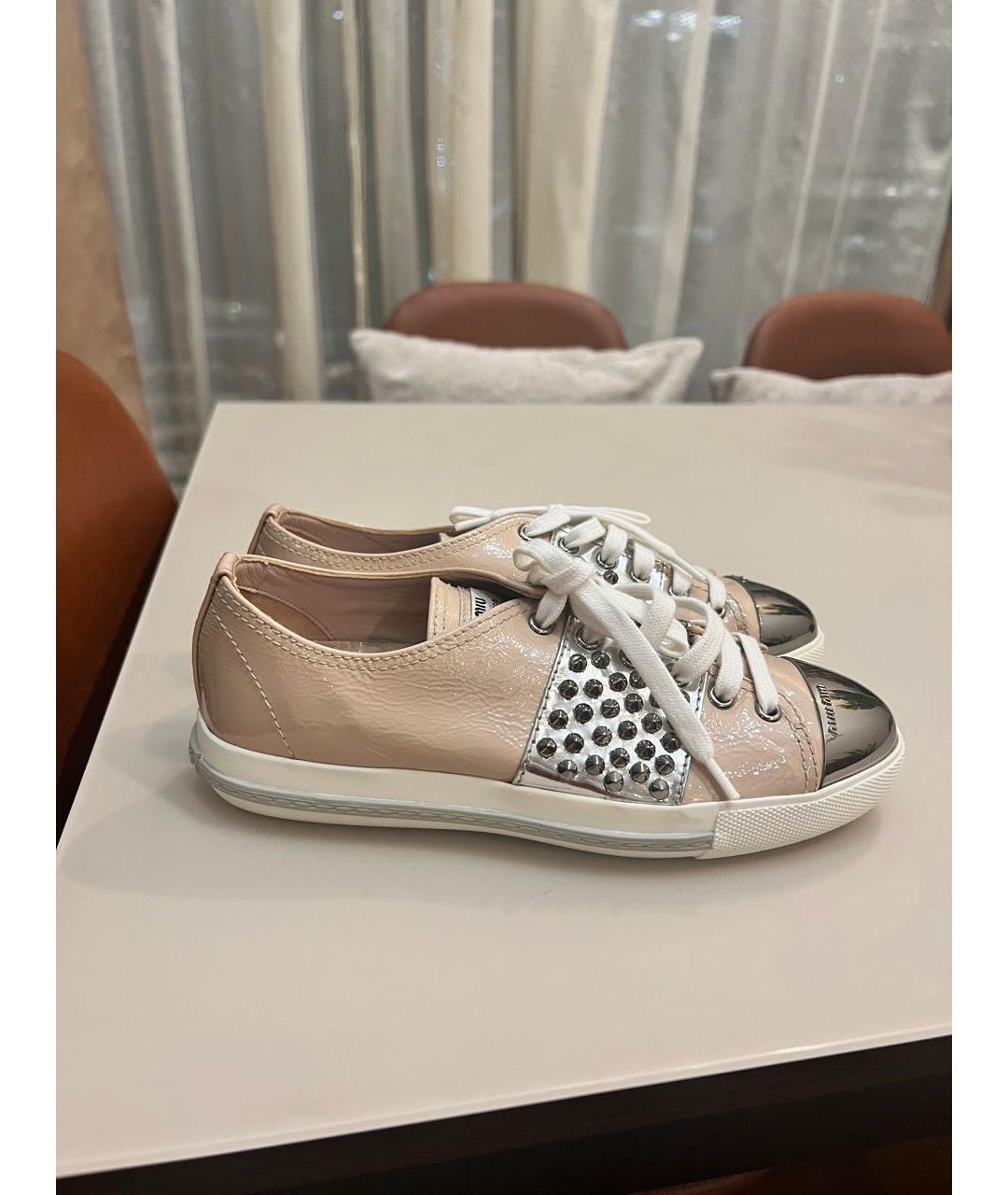 MIU MIU Бежевые кеды из лакированной кожи, фото 7