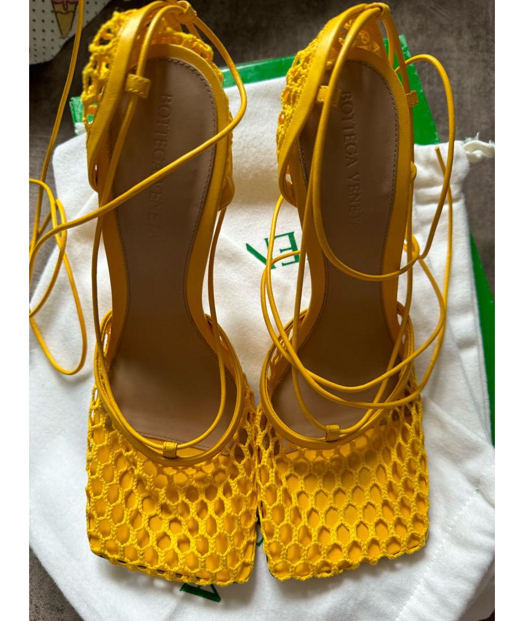 BOTTEGA VENETA Желтые кожаные босоножки, фото 2