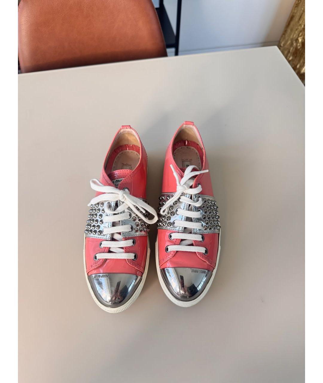 MIU MIU Коралловые кеды из лакированной кожи, фото 5
