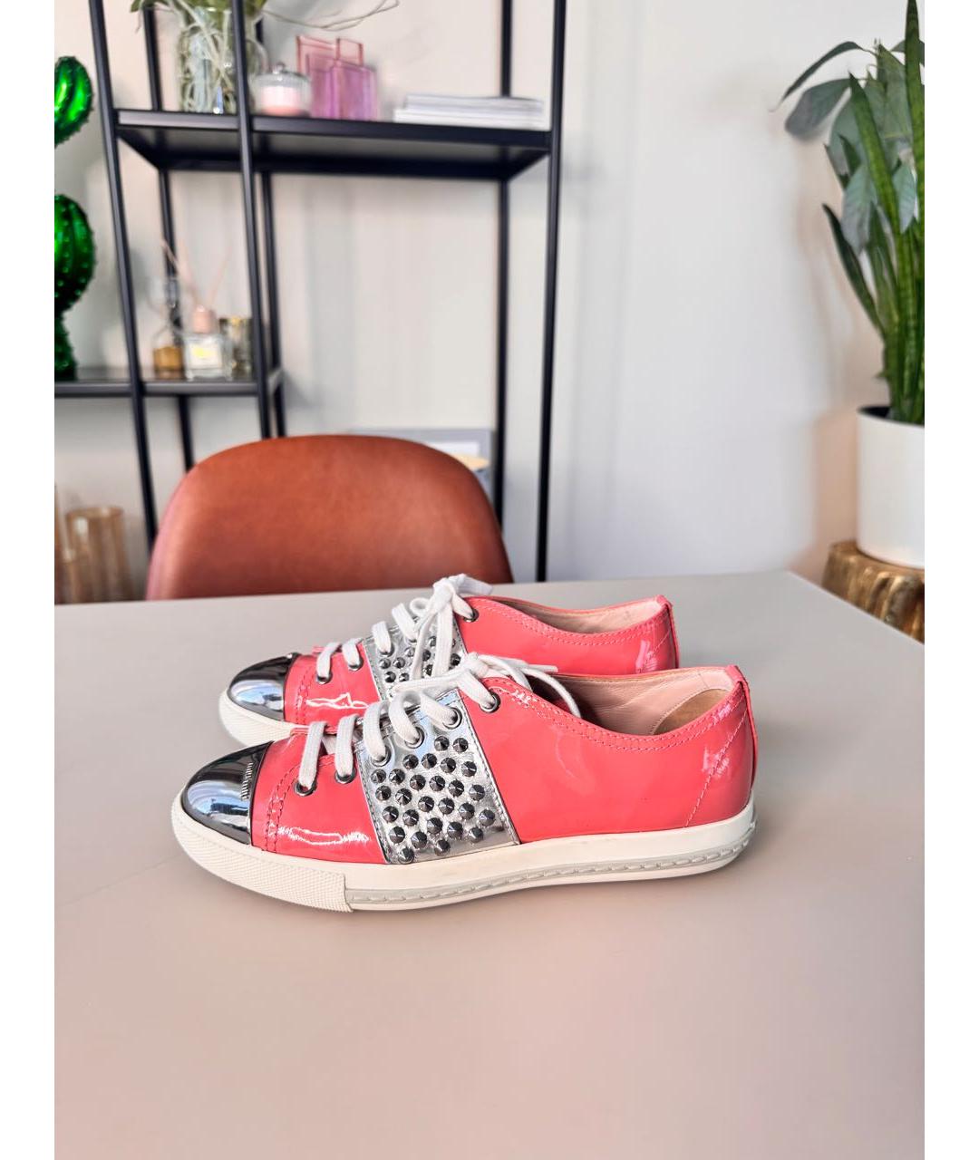 MIU MIU Коралловые кеды из лакированной кожи, фото 3