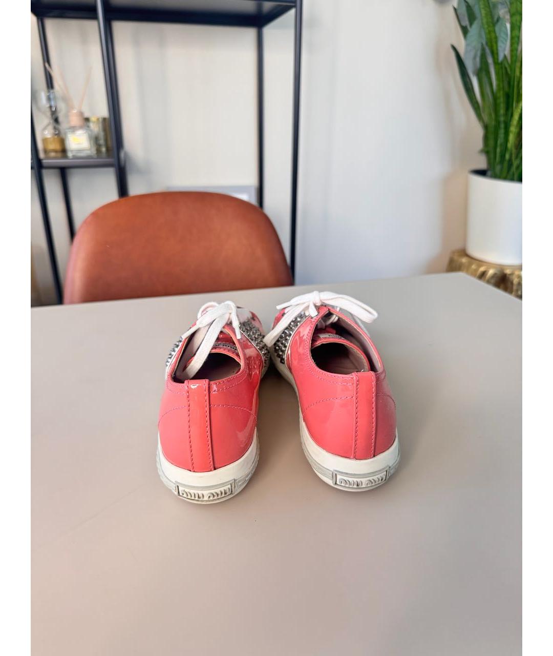 MIU MIU Коралловые кеды из лакированной кожи, фото 4