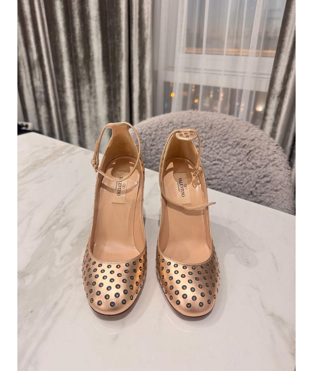 VALENTINO Золотые кожаные туфли, фото 2