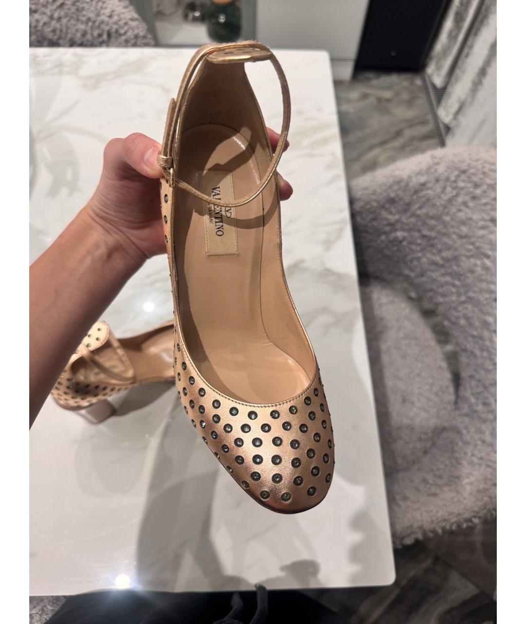 VALENTINO Золотые кожаные туфли, фото 7